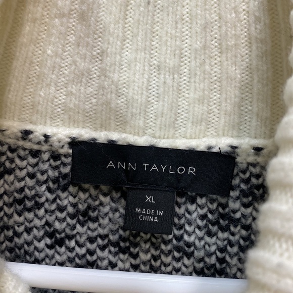 Ann Taylor thick turtle neck sweater - Picture 2 of 7